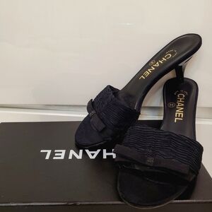Chanel 36.5 black pumps